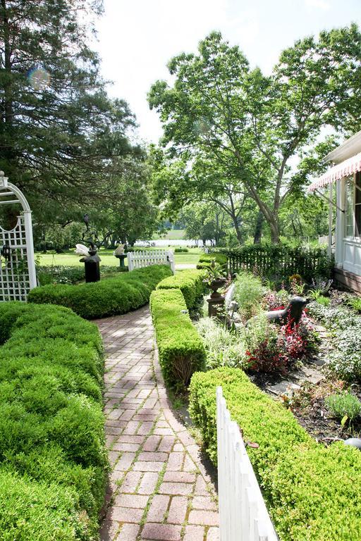Bee And Thistle Inn Old Lyme Exterior photo